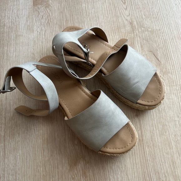 Soda Shoes - Womens size 8 sandals